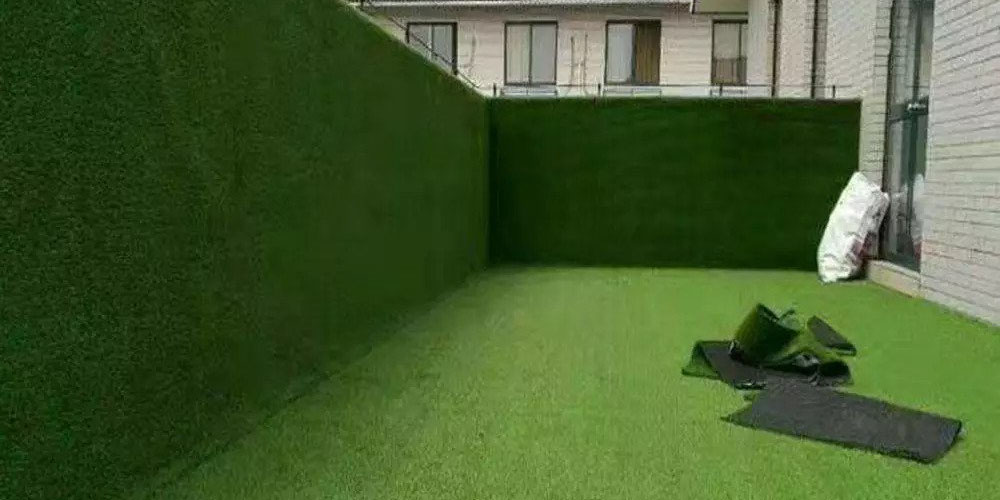 pasto artificial en muro terraza