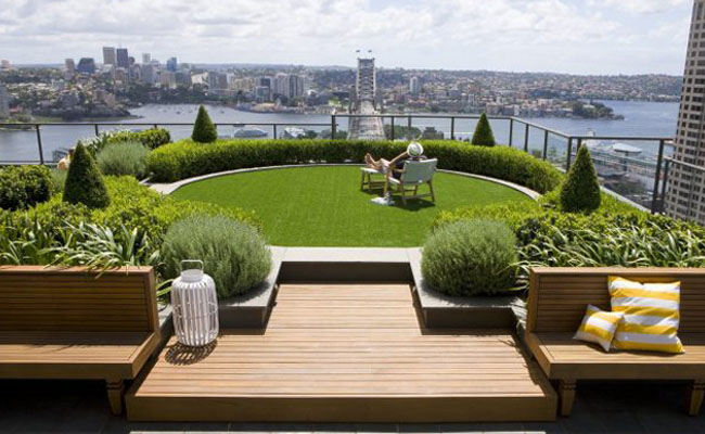 Decoración de jardines pequeños con pasto sintético: ideas y consejos